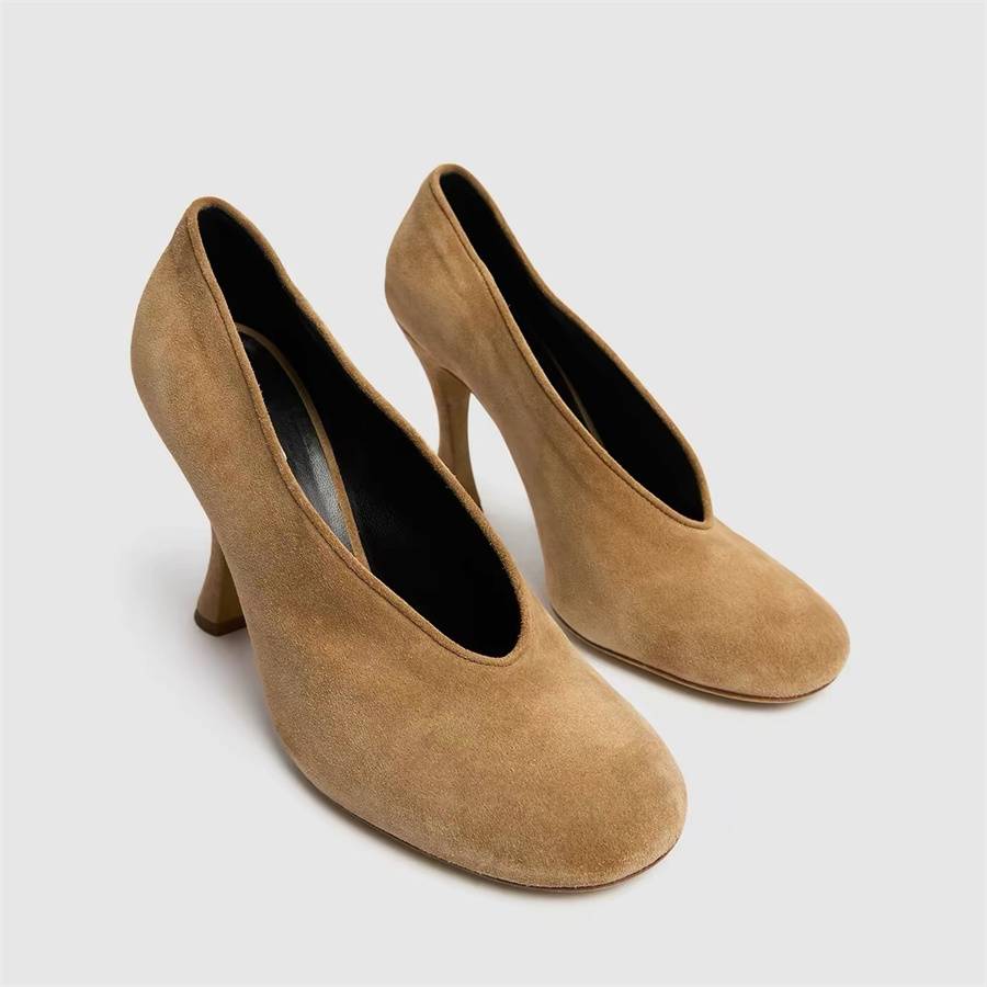 Female Formal Wear - Escarpins élégants pour femmes, en cuir
