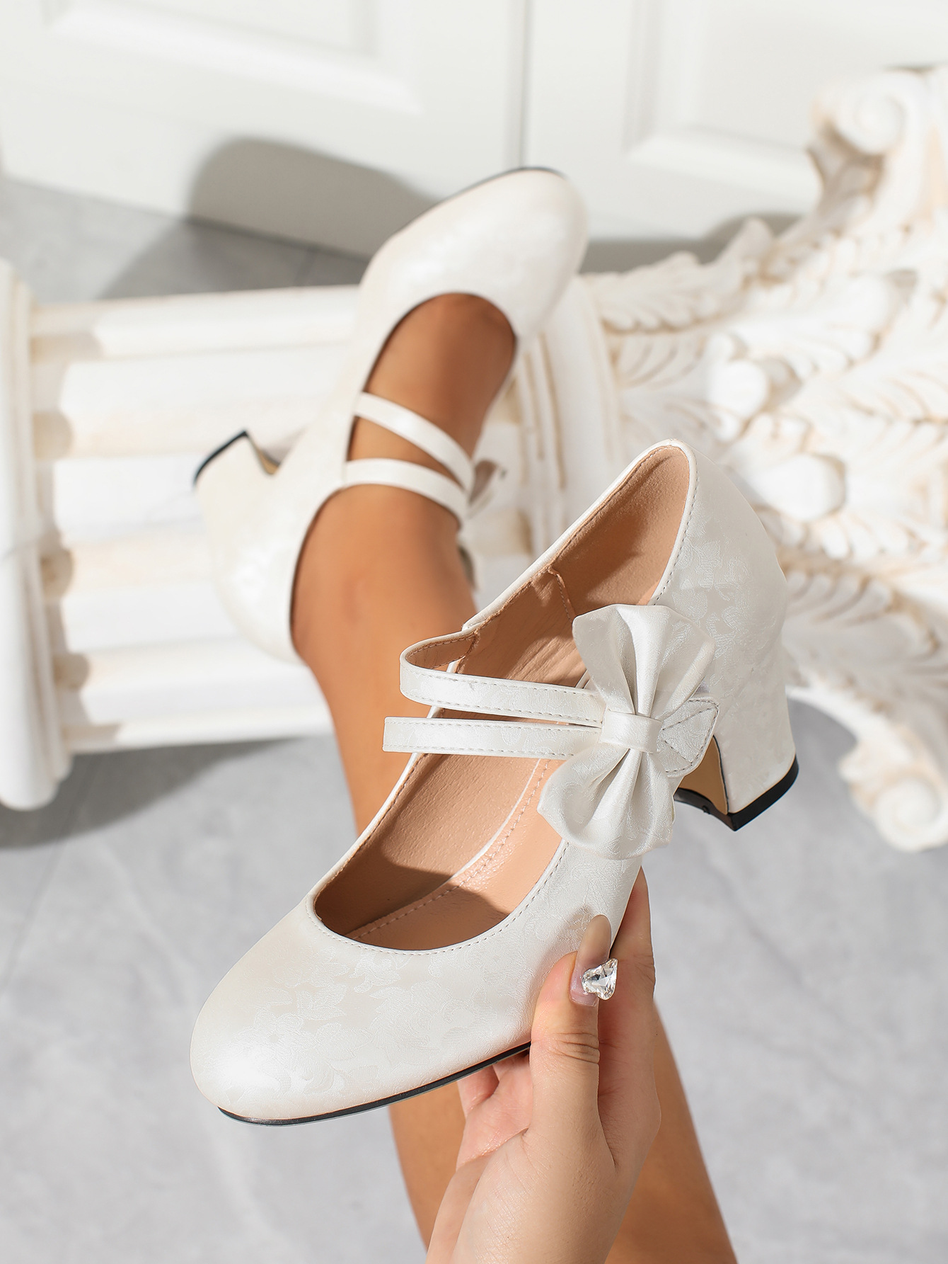 Chaussures pour femmes grandes - Women Formal Wear With Shoes avis et prix